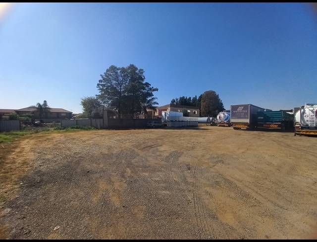 2,400M² WAREHOUSE TO LET IN ANDERBOLT